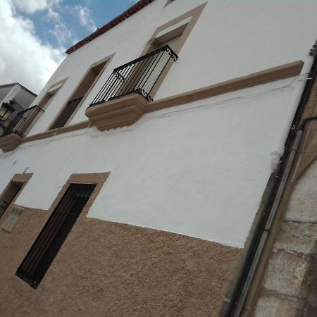Apartamento Turistico Muralla De Caceres Exterior photo